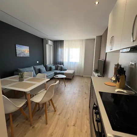 Port View 2 Apartment