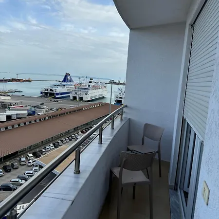 Port View 2 Apartment